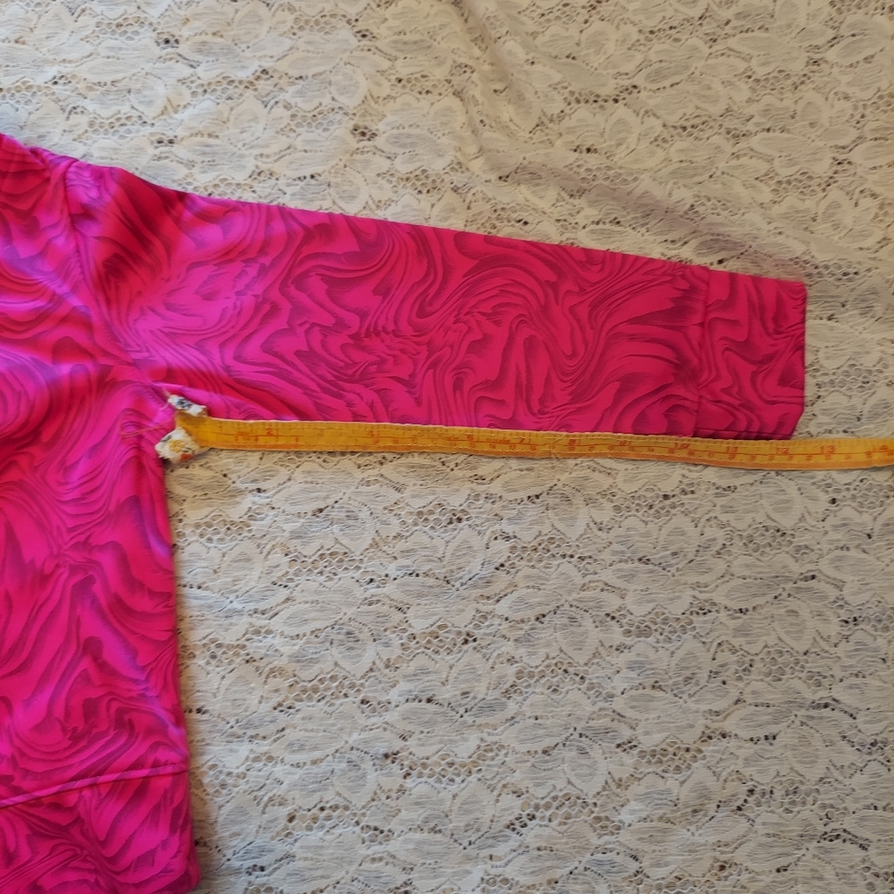 Under Armor Shirt Size 4 Girl Pink Swirl Hoodie HAS GRAY MARKS Pullover Top - Picture 13 of 16